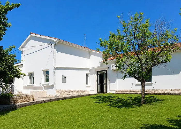 Stunning Home In Buje